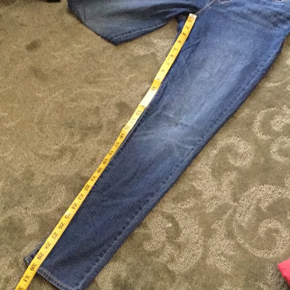 Levis - Picture 6 of 6